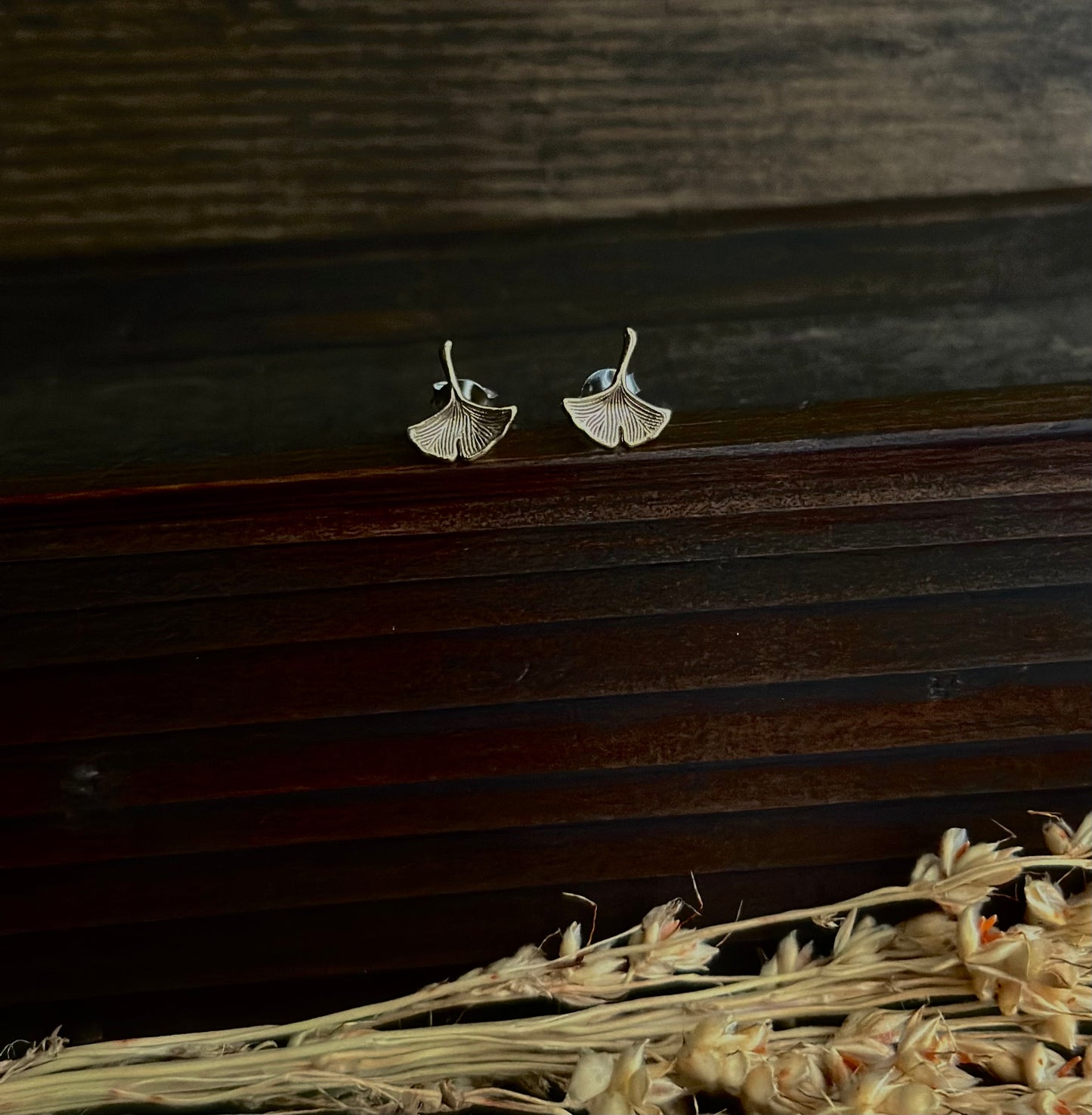 Gingko Biloba Stud Earrings (Bronze)